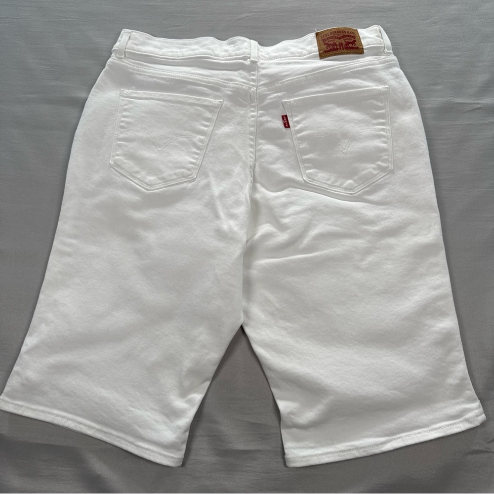 Levi’s Bermuda Jean Shorts Womens 31 White Floral Embroidery Stretch Jorts EUC - Picture 4 of 12
